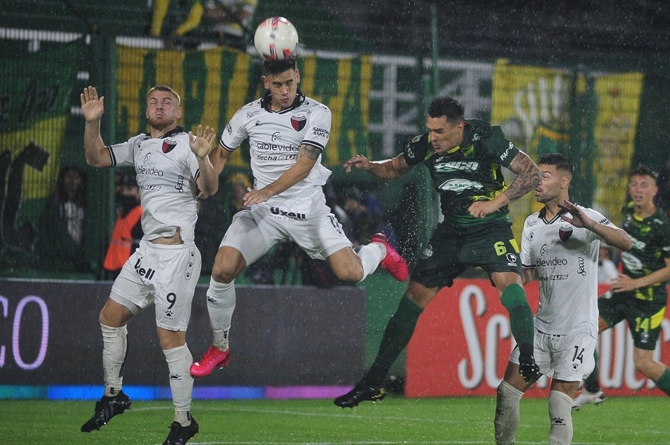 Bajo una intensa lluvia, Colón empató con Defensa y Justicia