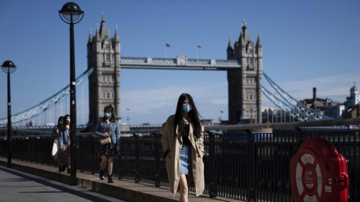 Londres aplicará multas de hasta 8.500 dólares a quienes no usen barbijo en el transporte público