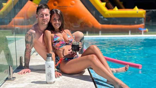 Lionel Messi y Antonela combaten el calor rosarino con pileta y mates