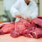 El Gobierno acordó bajar los precios de 5 cortes de carne para las fiestas