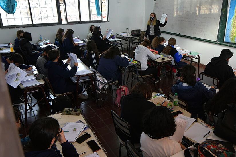 Clases en Santa Fe: los que terminan este viernes y los que siguen en la “escuela de verano”