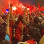 Impresionante banderazo de la hinchada Sabalera en Termas de Río Hondo