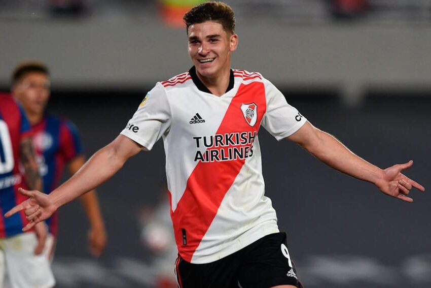 River y Manchester City oficializaron la transferencia de Julián Álvarez