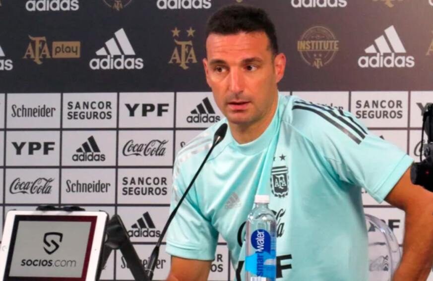 Scaloni no viajará con la Selección porque sigue dando positivo el test de COVID-19