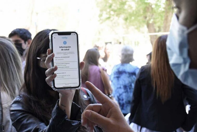 Advierten que “hay que seguir vacunándose” y evalúan el pase sanitario para el fútbol