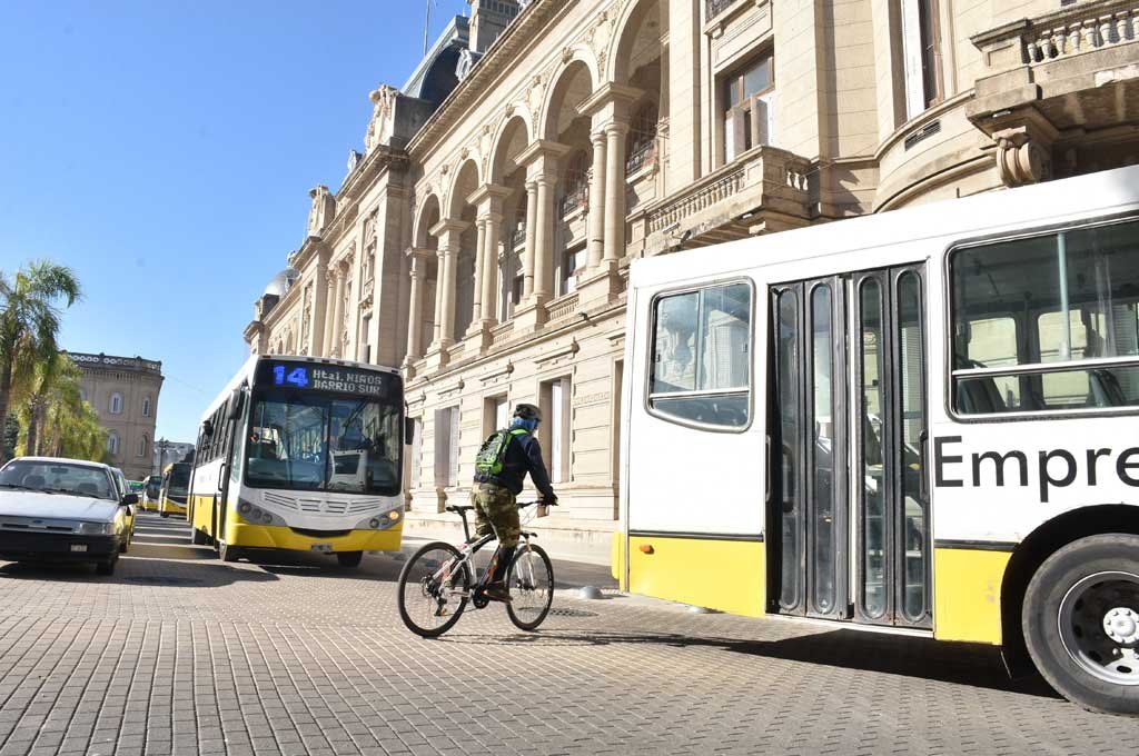 Tensa negociación por el aumento del boleto en la ciudad de Santa Fe