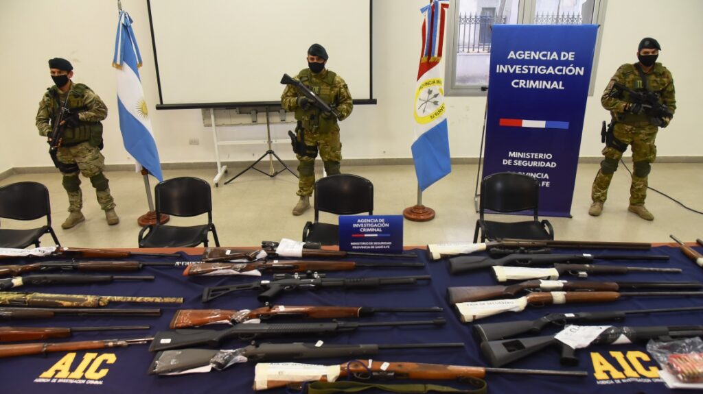 La Agencia de Investigación Criminal secuestró 98 millones de pesos y más de mil armas en 2021