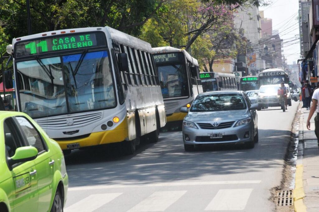 Poletti confirmó el aumento del boleto de colectivo: “trataremos que no supere los $1000”