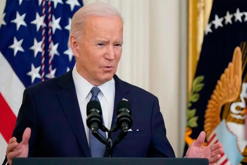 Biden intenta asfixiar más a Putin e impone un embargo petrolero a Rusia