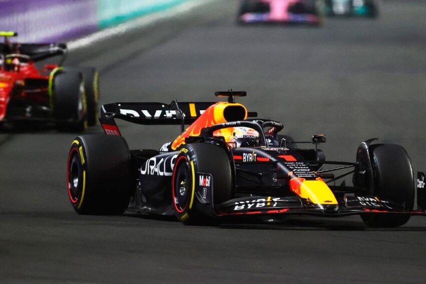 Max Verstappen le ganó el mano a mano a Charles Leclerc y se quedó con el Gran Premio de Arabia Saudita