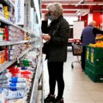 Acuerdan con empresas y supermercados retrotraer los precios al 10 de marzo