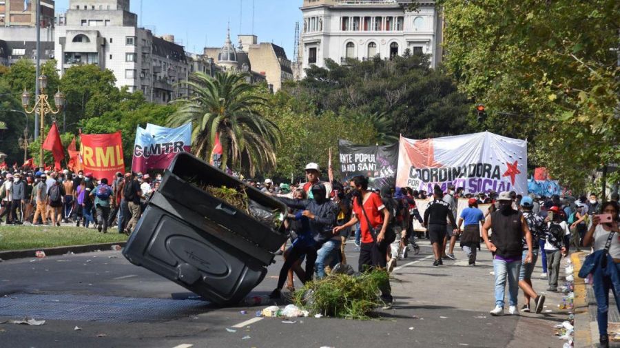 Aníbal Fernández aseguró que los disturbios frente al Congreso: “No quedarán impunes”