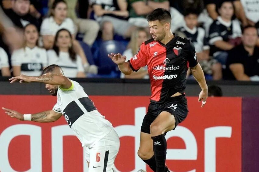 Con dos goles mal anulados, Colón empató frente a Olimpia por la Copa Libertadores