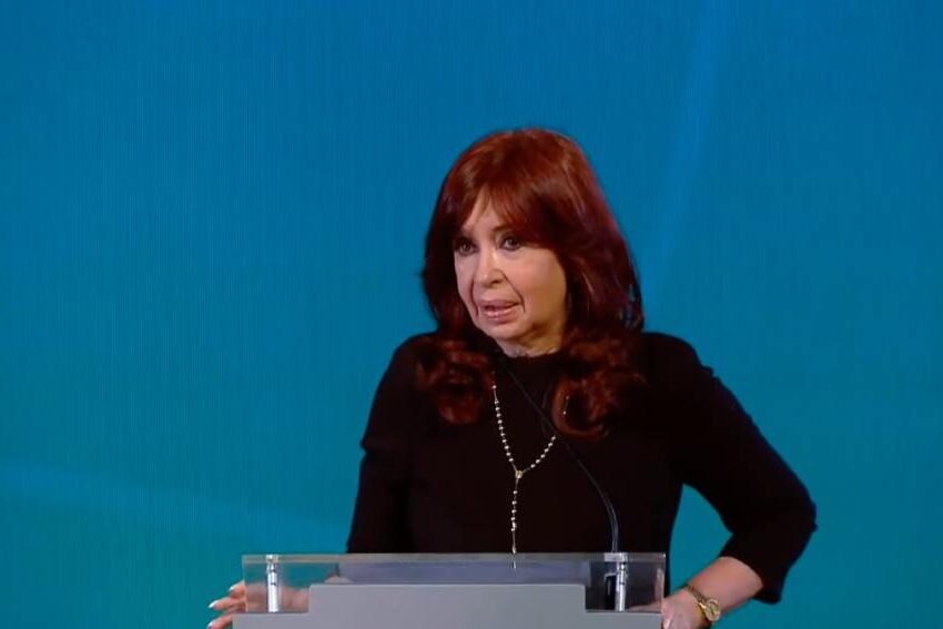 CFK: “Que te pongan una banda y te den el bastón, no significa que te den el poder”