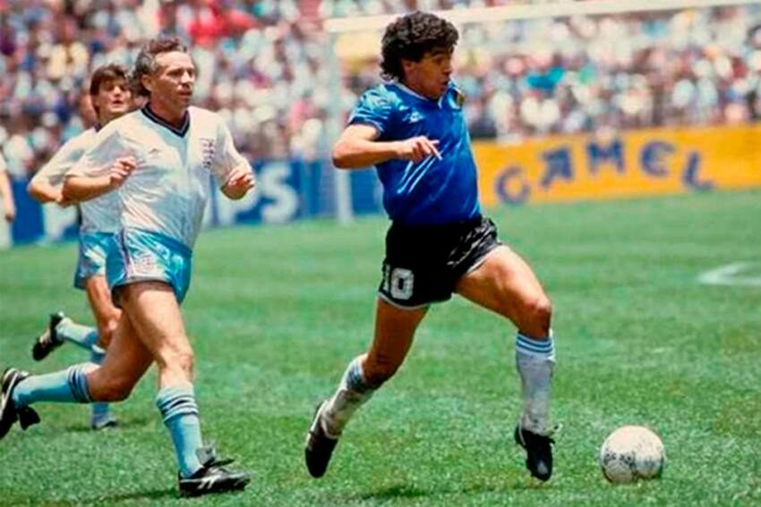 Subastan la camiseta con la que Maradona le hizo los goles a Inglaterra en México 1986