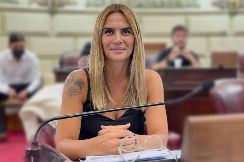 Amalia Granata en medio de un clima de risas al presidente de Diputados: “Pablo, metí la pata”