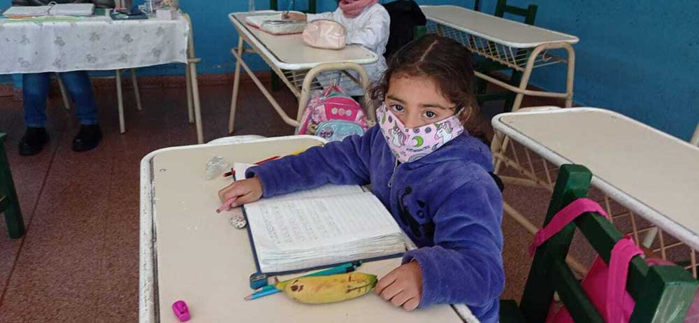 Oficial: en las escuelas de Santa Fe el barbijo ya no es de uso obligatorio