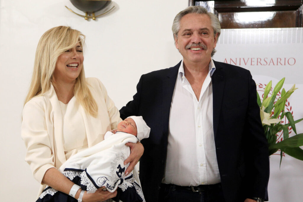 El presidente Alberto Fernández y la primera dama Fabiola Yáñez presentaron a su hijo Francisco