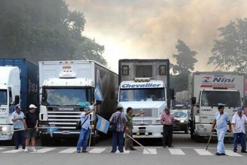 Transportistas llegaron a un acuerdo y levantaron el paro