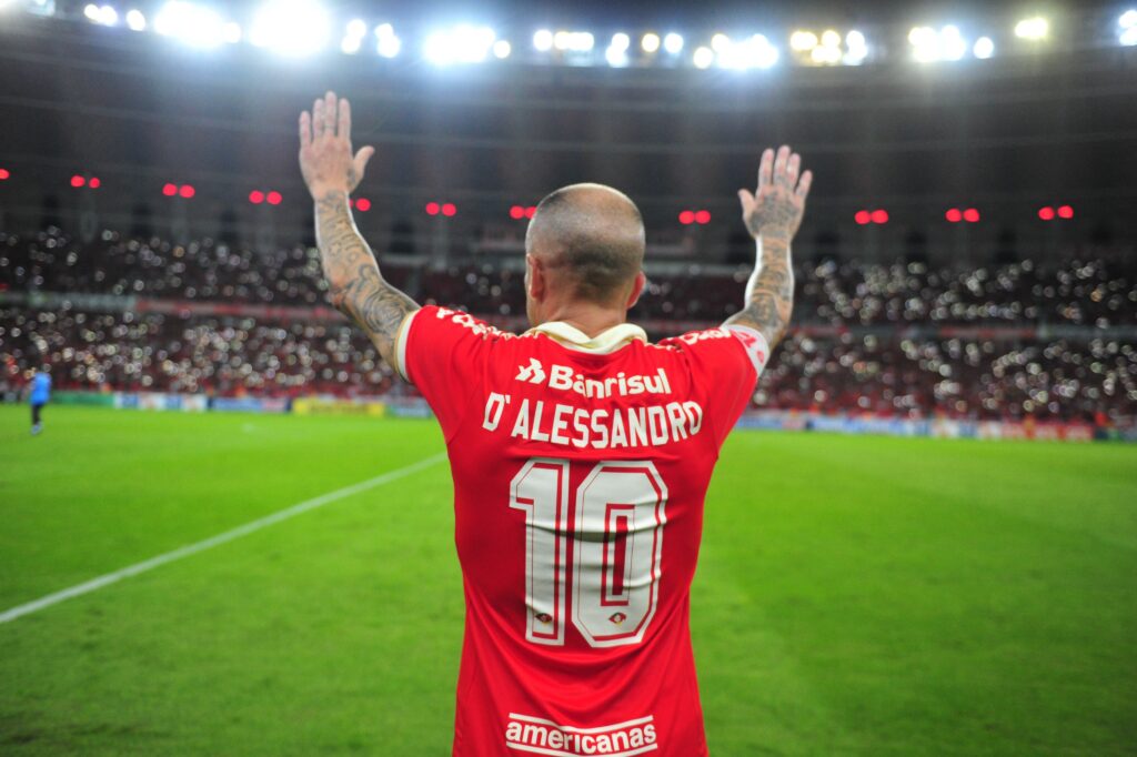 Andrés D’Alessandro se retiró del fútbol con un golazo y una gran ovación en Inter de Porto Alegre