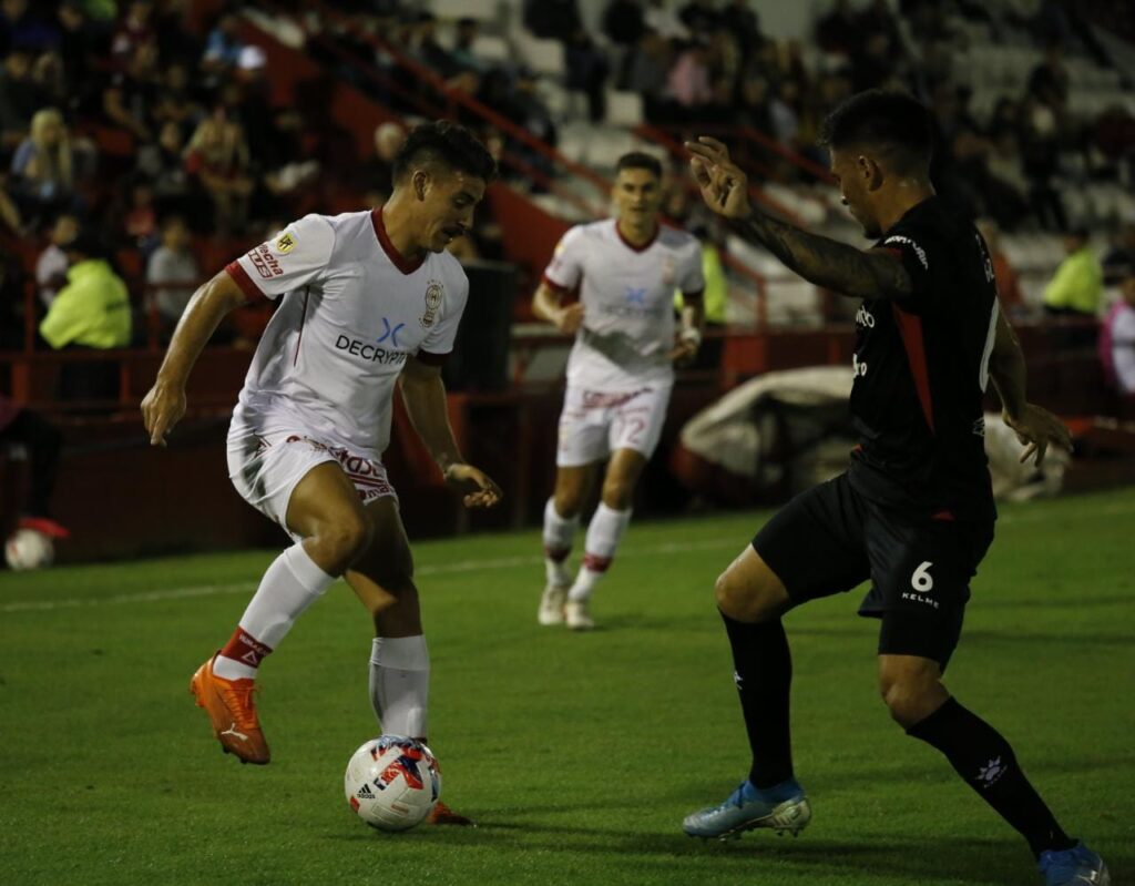 Con el VAR como protagonista, Huracán y Colón empataron en el Ducó