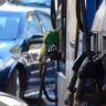 Otro golpe al bolsillo: rige el tercer aumento del año en el precio del combustible