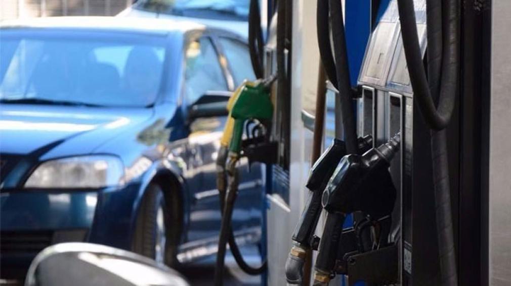 Otro golpe al bolsillo: rige el tercer aumento del año en el precio del combustible