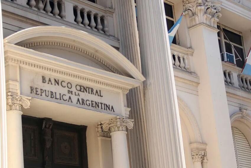 El Banco Central volvió a elevar sus tasas, incluido los plazos fijos