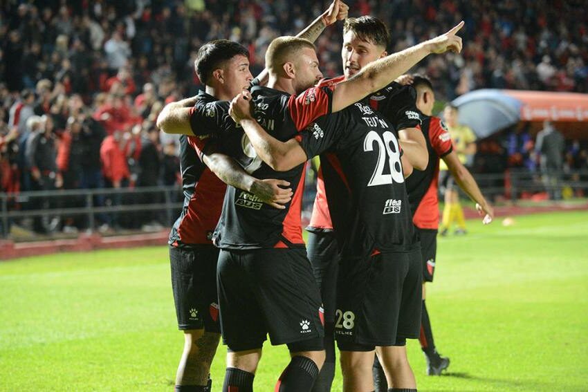 Colón consiguió un triunfazo ante Cerro Porteño en el Centenario