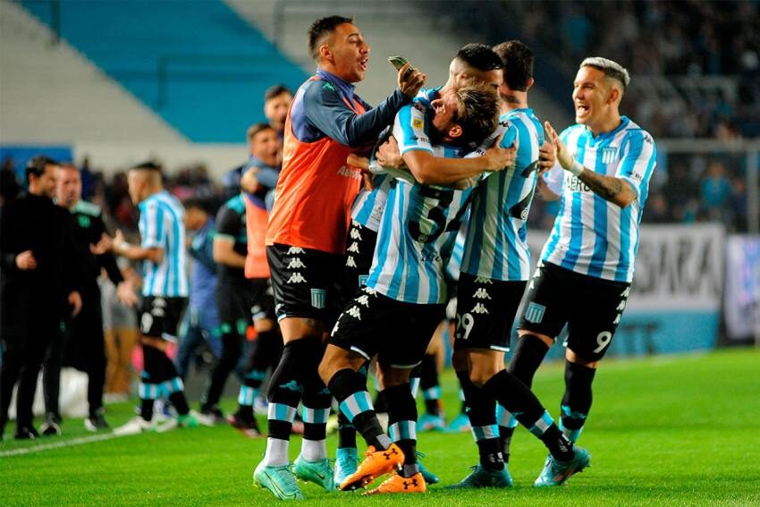 Racing goleó a Aldosivi y pasó a las semifinales sacando chapa