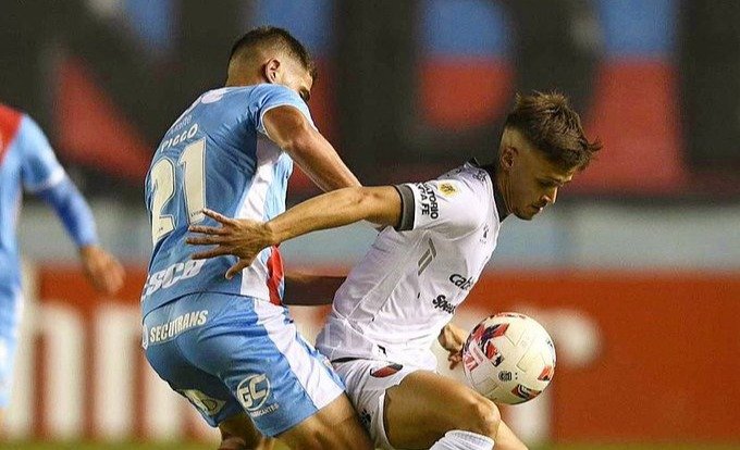 Colón cayó 2 a 0 ante Arsenal y se quedó sin pase a cuartos de final