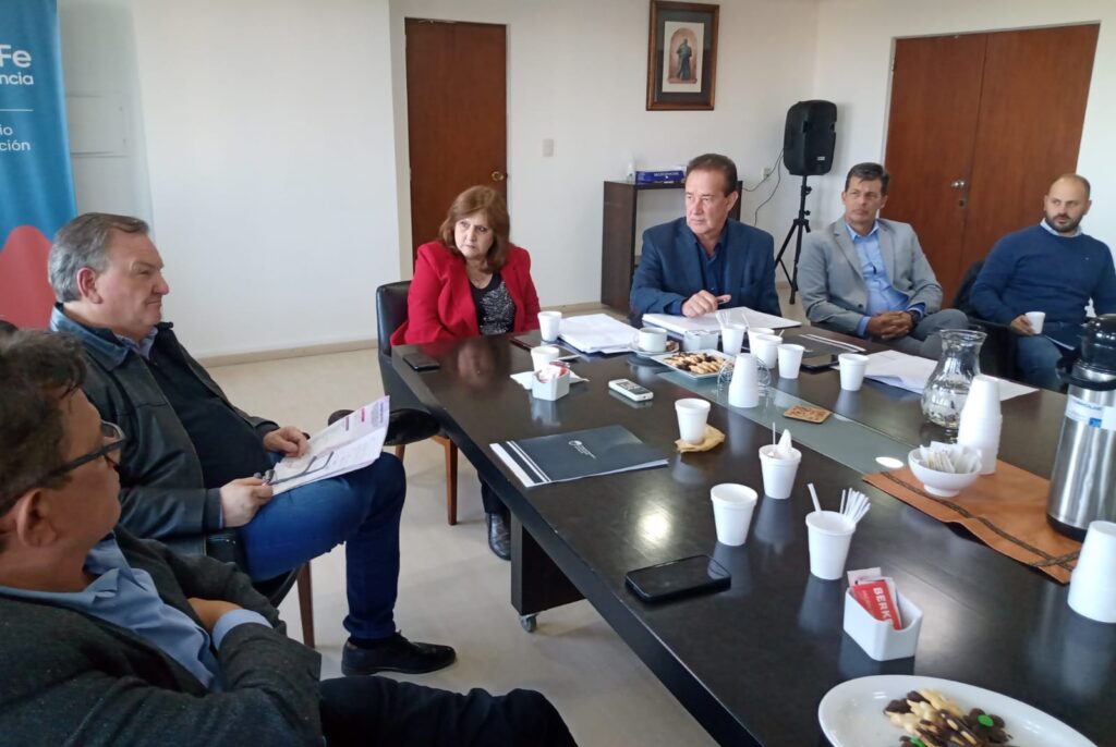 Senadores de la UCR mantuvieron una reunión con Adriana Cantero