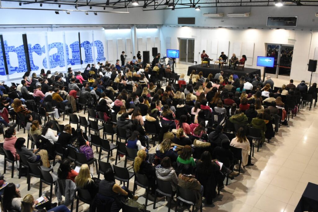 400 docentes santafesinos debatieron sobre jornada escolar extendida