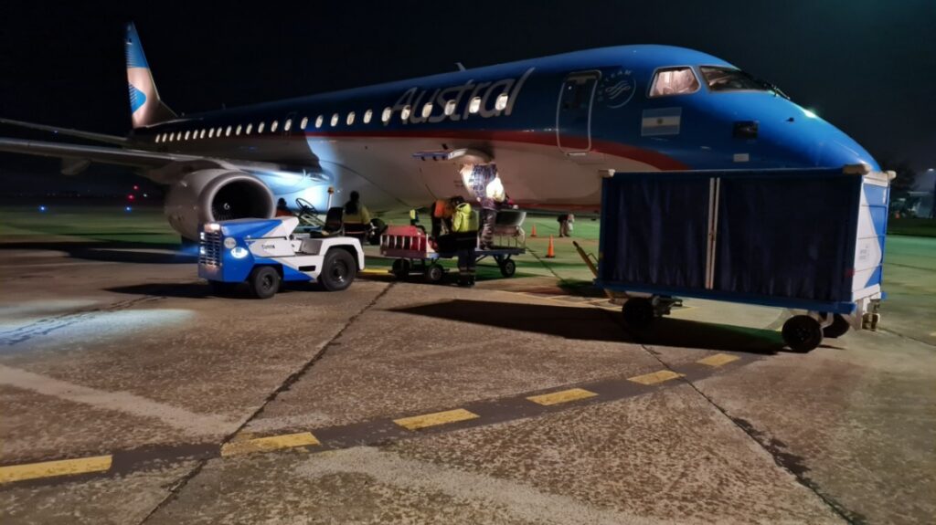 Desde el aeropuerto Sauce Viejo se concretó la primera exportación de valor agregado hacia Brasil