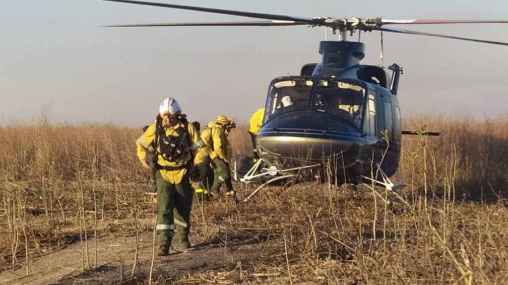 Santa Fe y Entre Ríos trabajan en conjunto para sofocar incendios en el Delta del Paraná