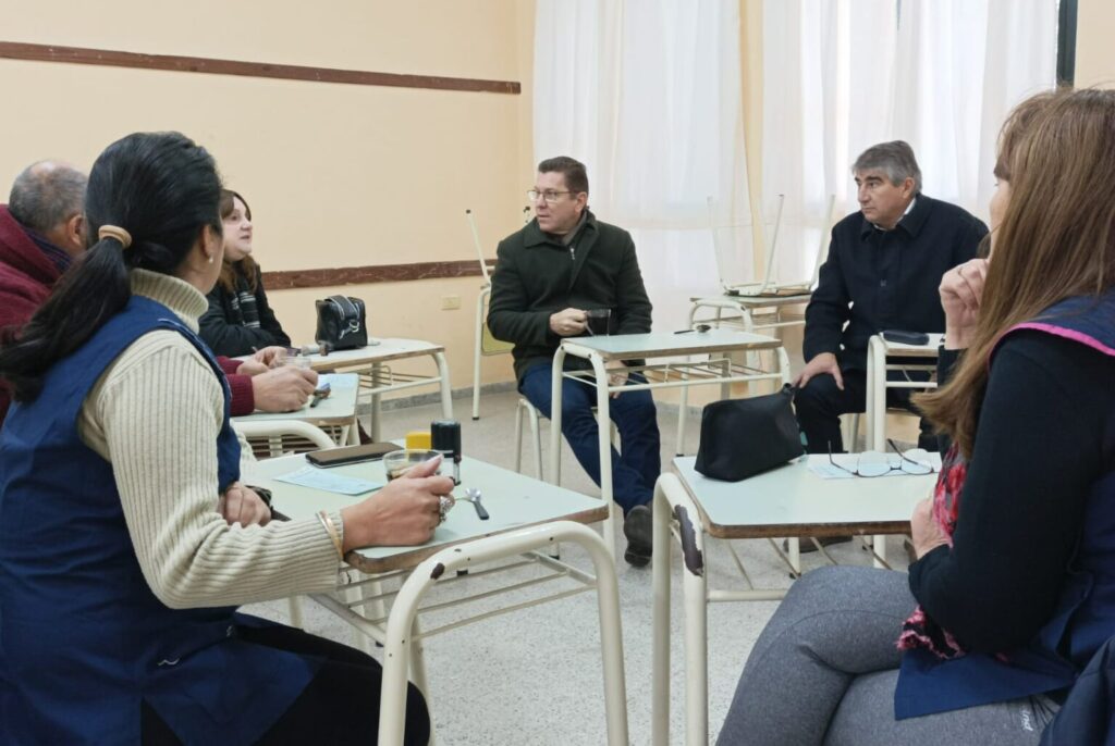 Borla entrego aportes para obras al Comité de Cuenca Arroyo Pantanoso y Saladillo Amargo