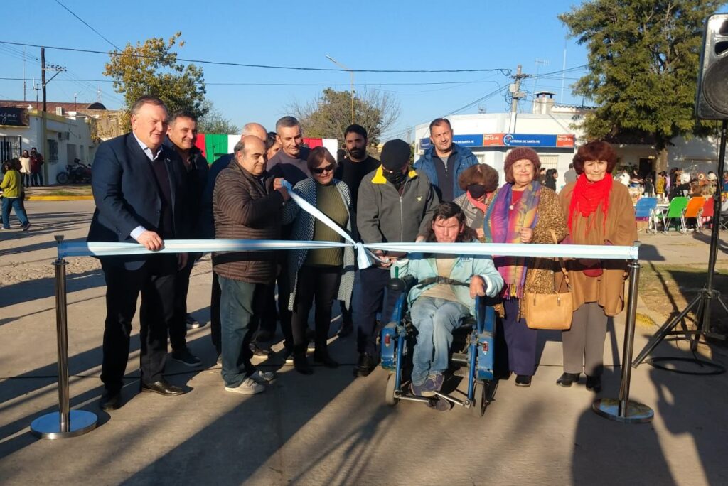 Inauguran obras en un barrio de la ciudad de San Cristóbal