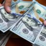 El dólar blue no tiene techo y este jueves cerró en $337