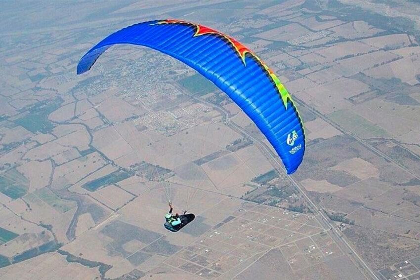 Tragedia en Entre Ríos: docente que volaba en un parapente murió tras caer al rio Paraná