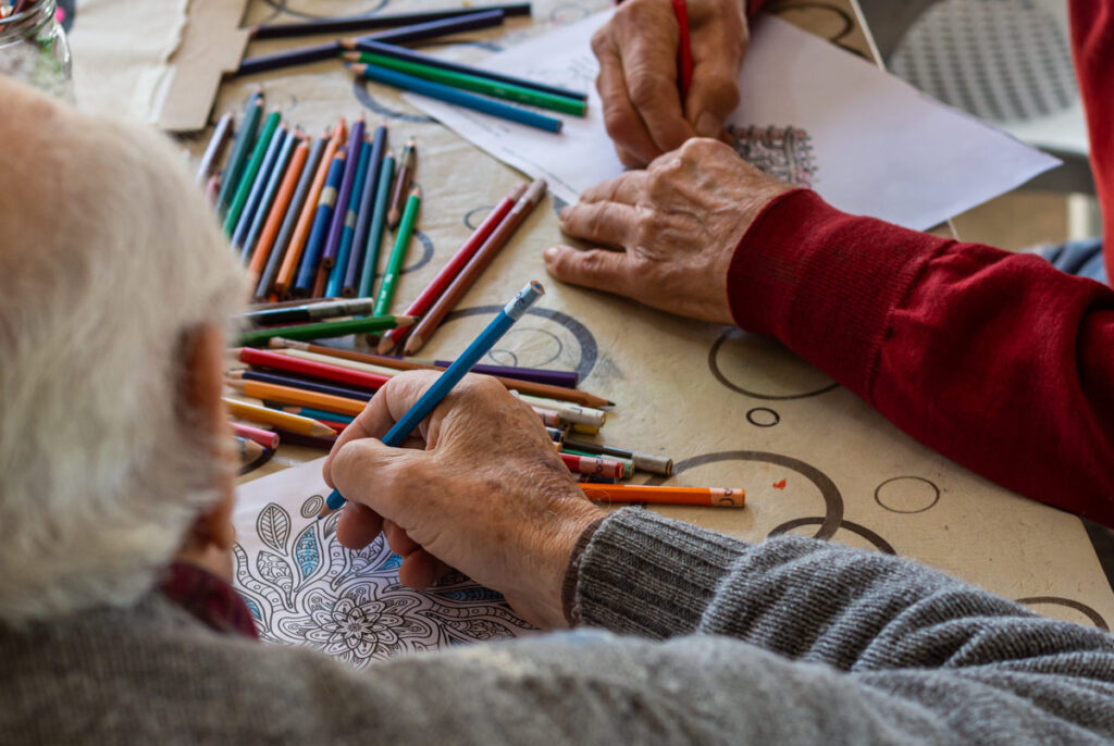 Avanzan con el dictado de talleres de estimulación cognitiva