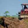 El Banco Central flexibilizó el cepo cambiario para insumos del agro y autopartes