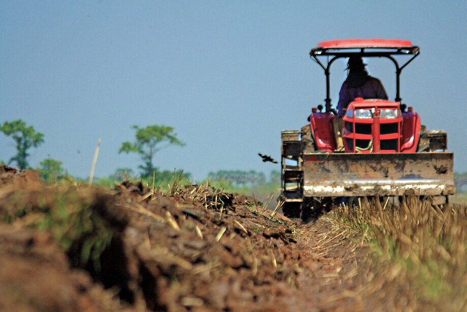 El Banco Central flexibilizó el cepo cambiario para insumos del agro y autopartes