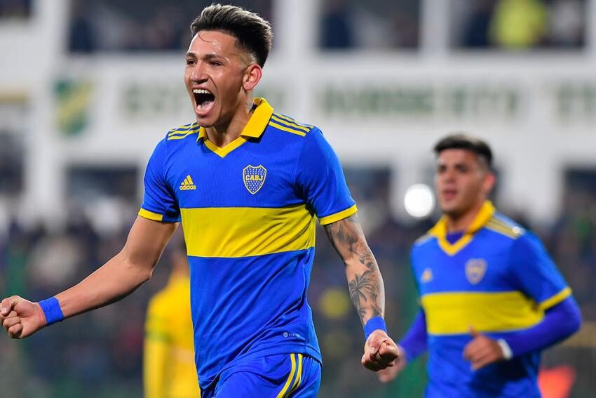 Boca festejó en el descuento ante Defensa y Justicia y sigue dando pelea