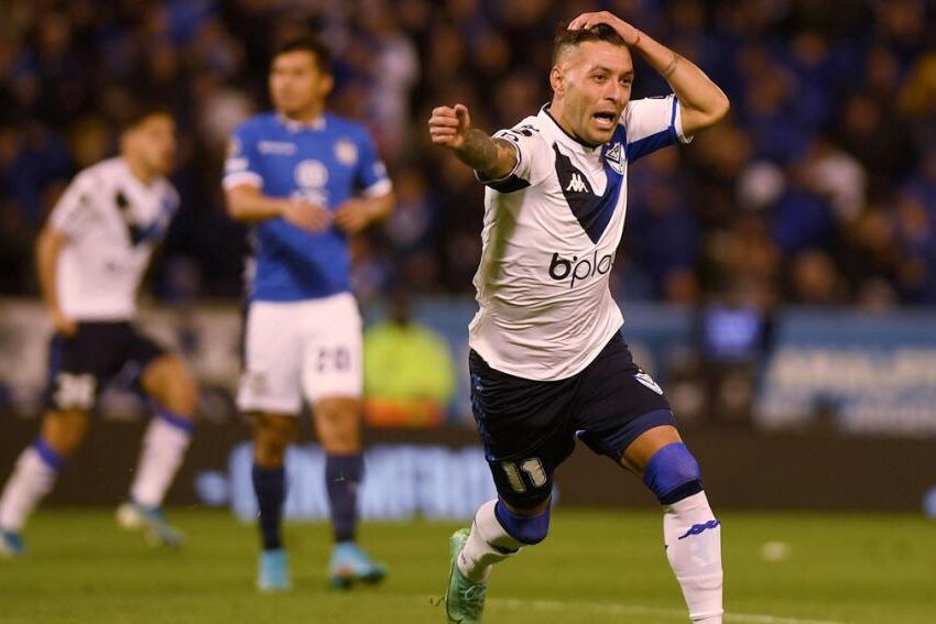 Vélez venció a Talleres en un partidazo y sacó ventaja en la serie de cuartos