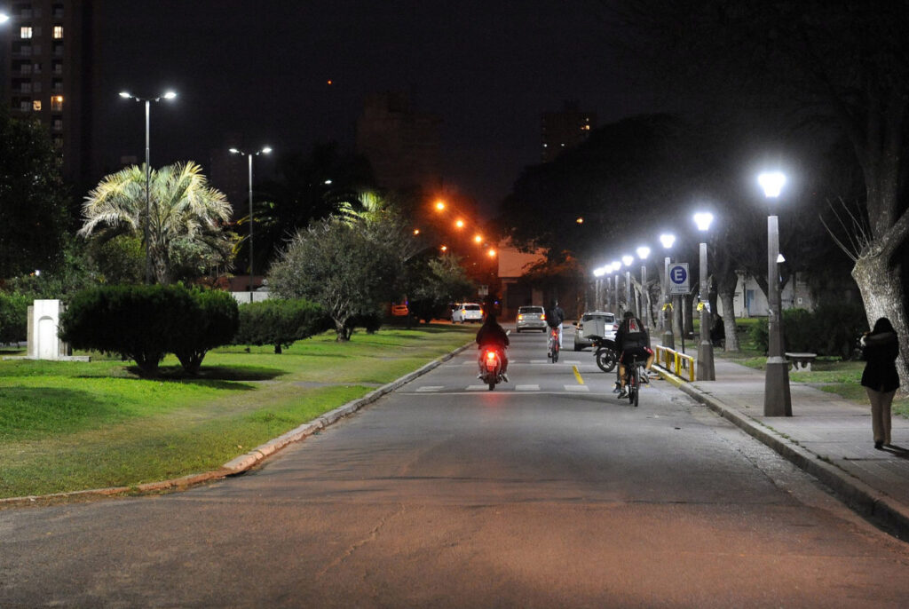 Comenzó la renovación del sistema lumínico del Parque Garay