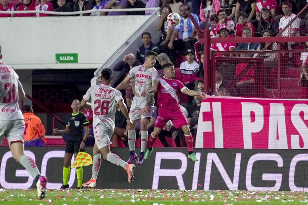 Unión cayó ante Argentinos Juniors en un partido en el que no le salió nada