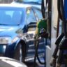 El gobierno estudia autorizar un aumento en el precio de los combustibles