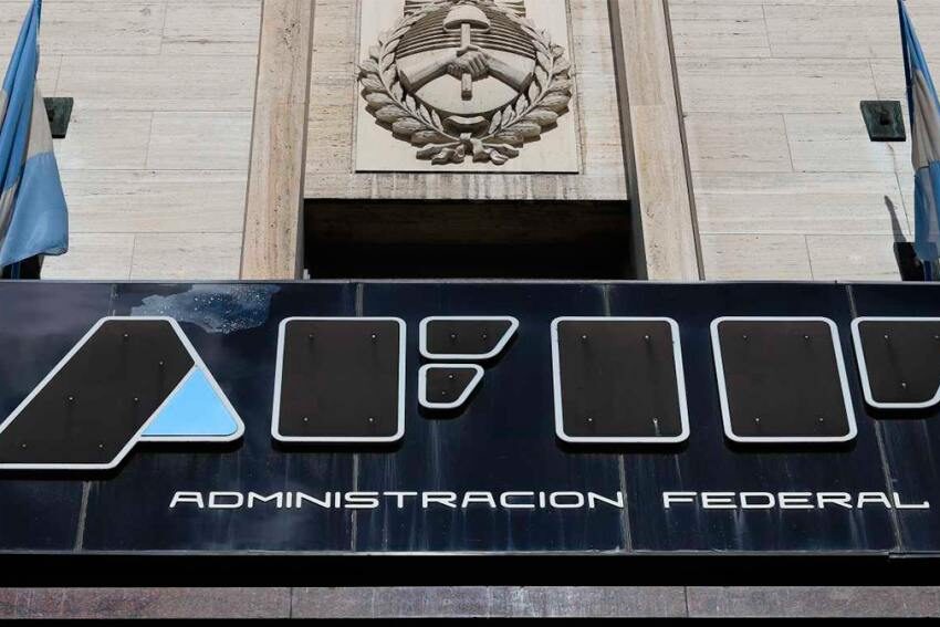 Dólar: la AFIP inició la devolución del 35% del impuesto a las ganancias