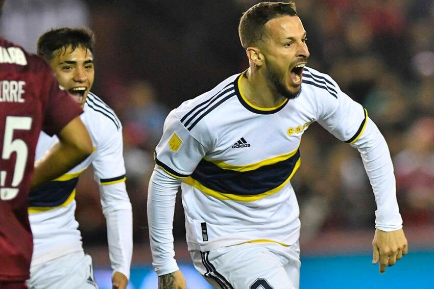 Boca volvió a festejar sobre el final ante Lanús y es el nuevo líder del campeonato