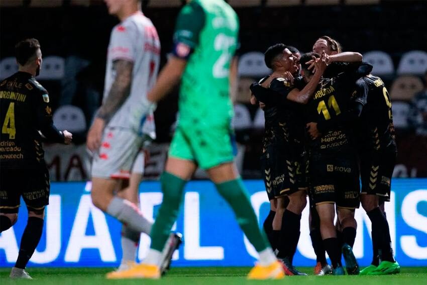 Unión interpretó mal el partido y cayó ante Platense